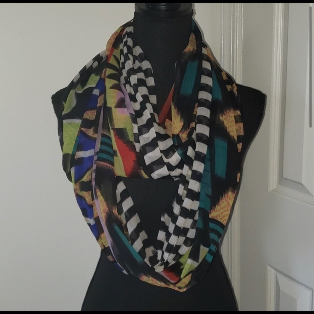 NWOT Aztec Infinity Scarf 🤍 - Picture 2 of 5